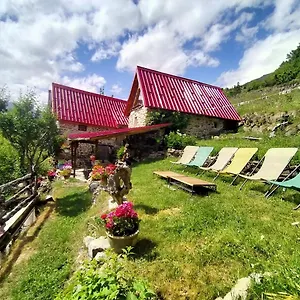 Les Toits Rouges - Le Luxe De La Simplicité Au Bout Du Sentier , Saint-Étienne-de-Tinée France
